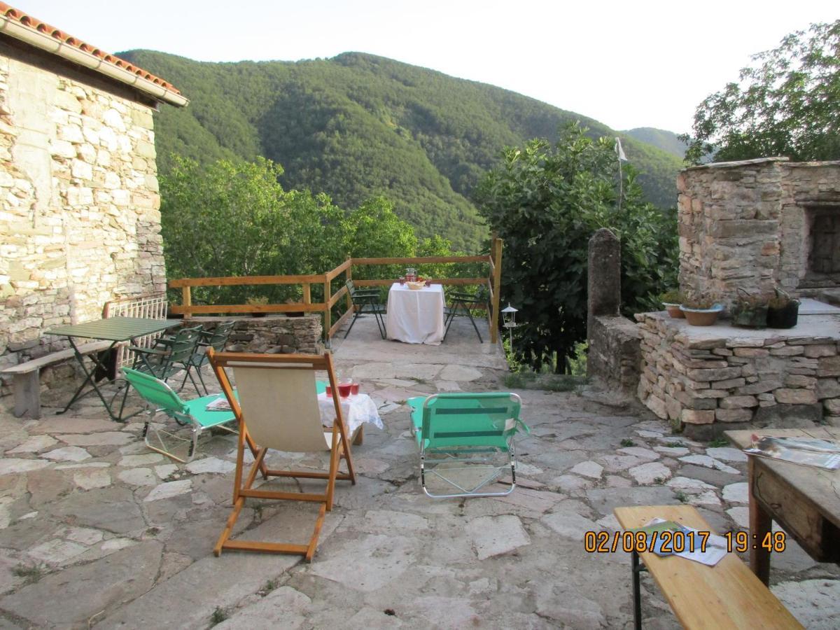 Viandanti, Artisti E Sognatori Bed & Breakfast Comano  Exterior photo
