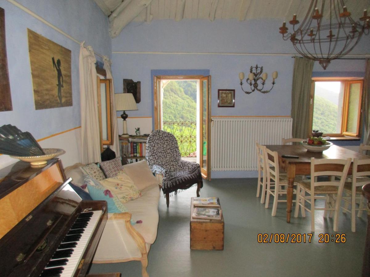 Viandanti, Artisti E Sognatori Bed & Breakfast Comano  Exterior photo