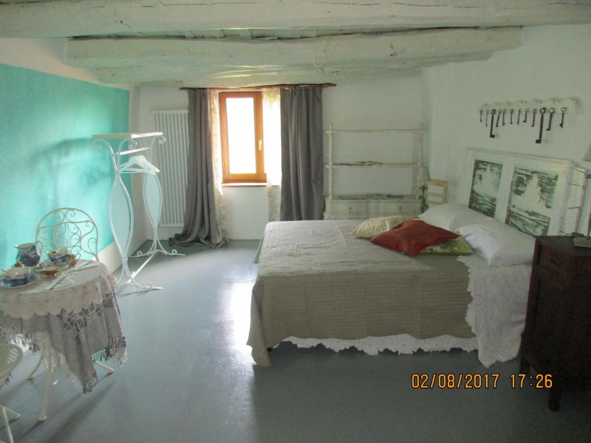 Viandanti, Artisti E Sognatori Bed & Breakfast Comano  Exterior photo