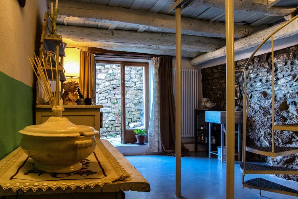 Viandanti, Artisti E Sognatori Bed & Breakfast Comano  Exterior photo