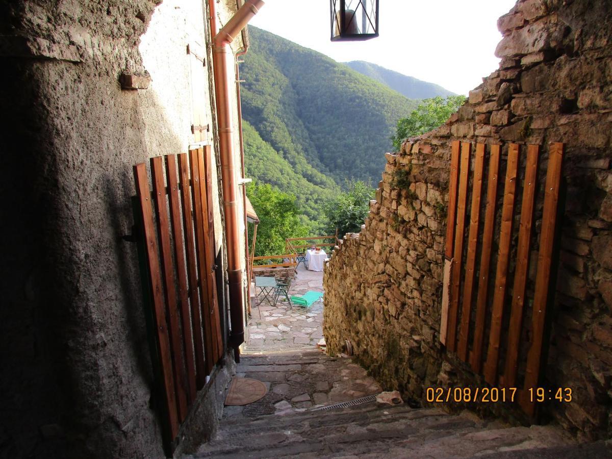 Viandanti, Artisti E Sognatori Bed & Breakfast Comano  Exterior photo